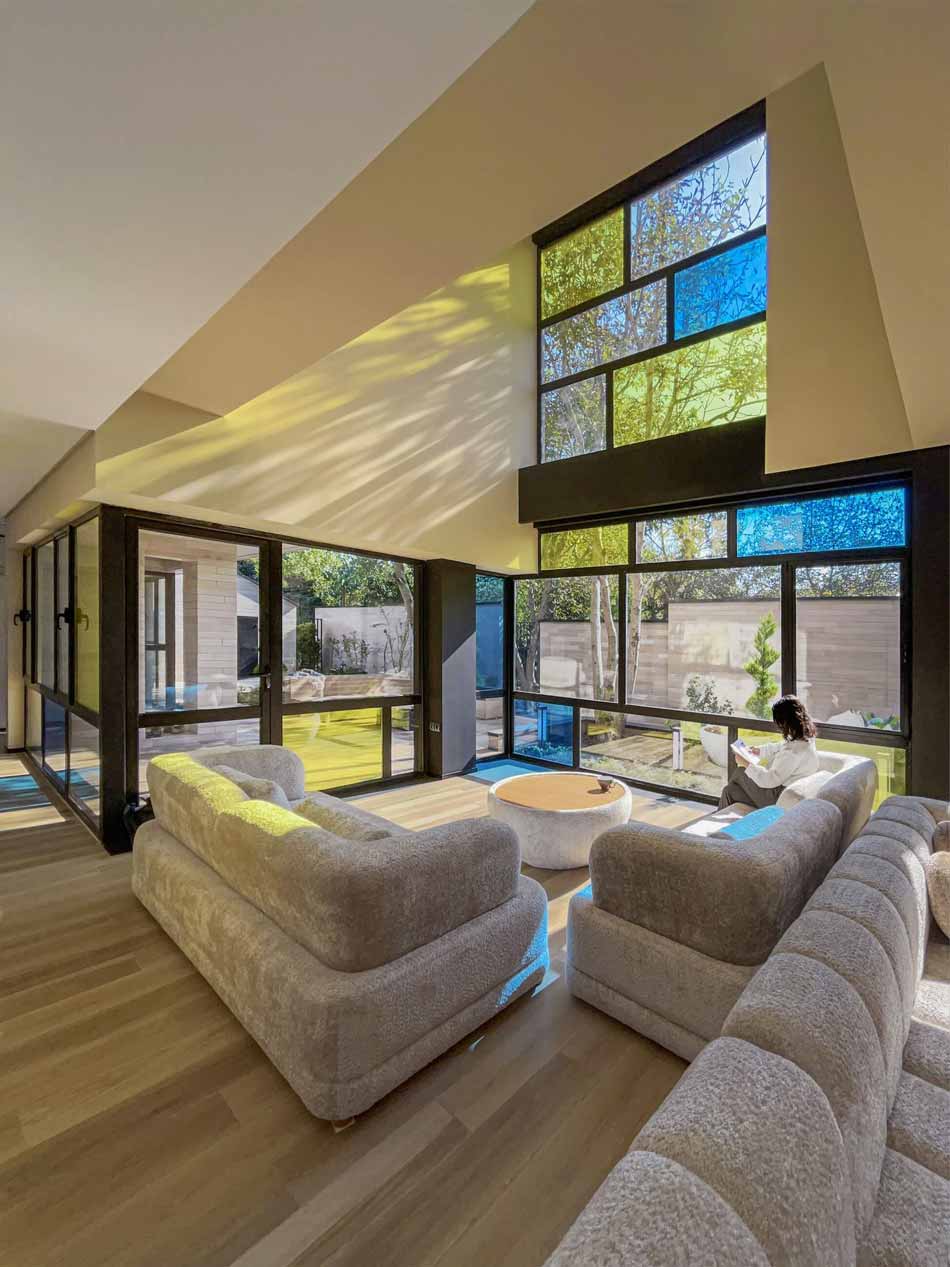 Two Regions, a Villa.. An interwoven house, slide no. 0